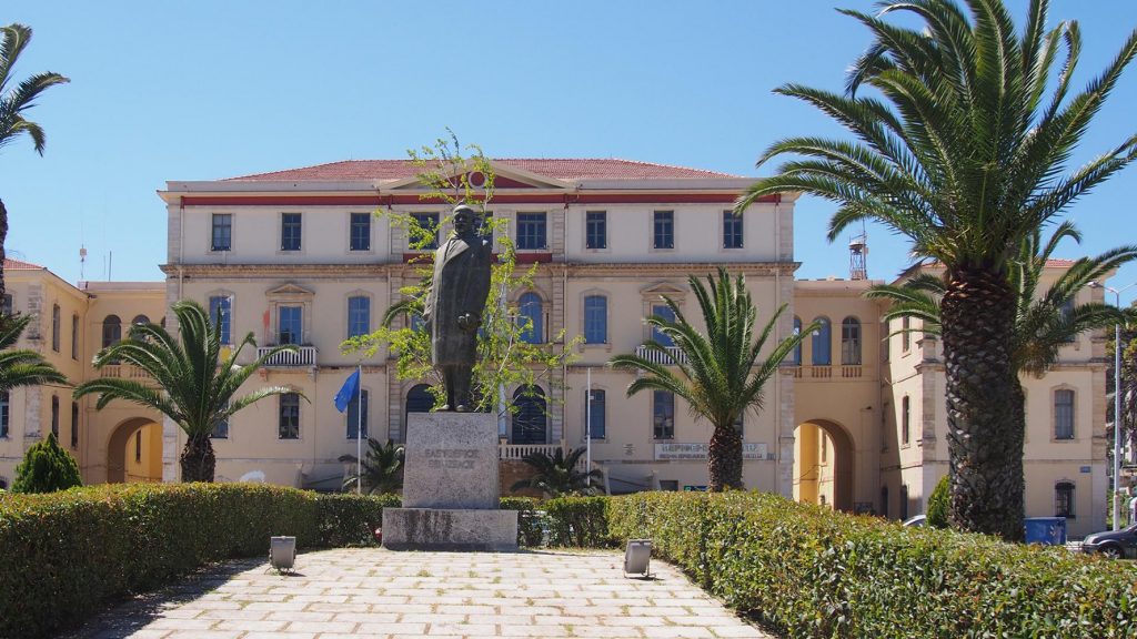 Statue in front of the courts of chania