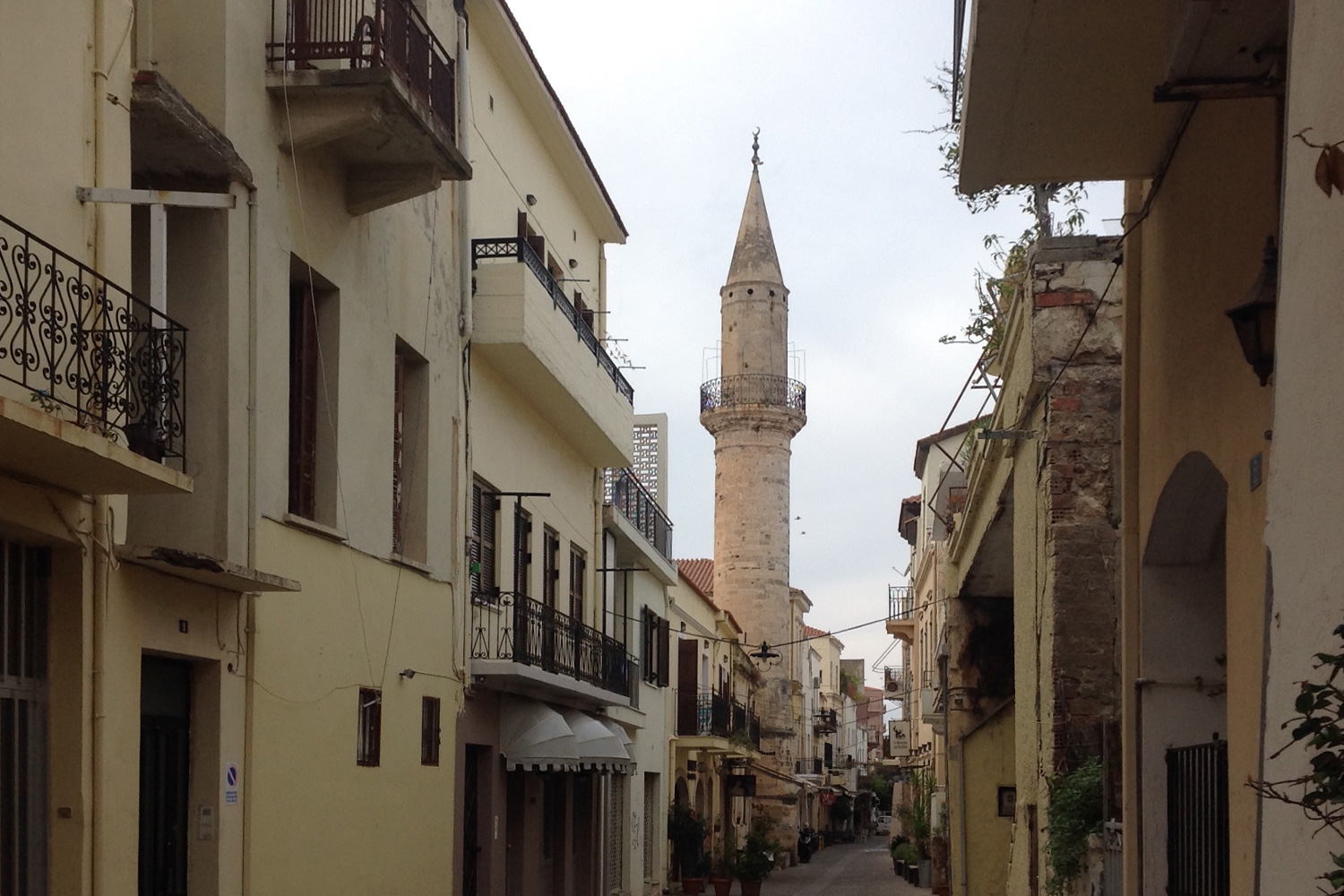 Minaret at daliani alley